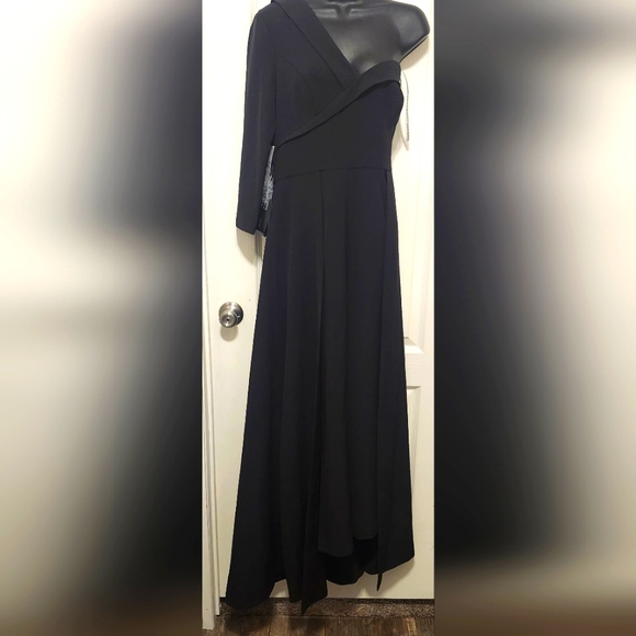 Kay Unger Black Crepe Walk Thru One-Shoulder Jumpsuit Size 10 NWT - Picture 5 of 9